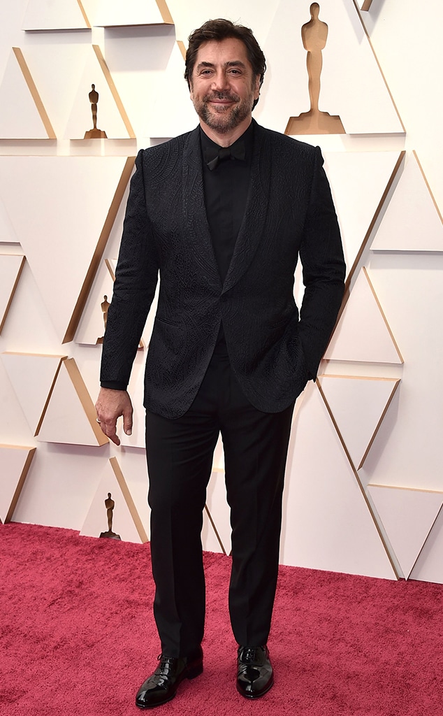 rs_634x1024-220327164627-634-Javier-Bardem-2022-Oscars-2022-Academy-Awards-Red-Carpet-Fashion.jpg