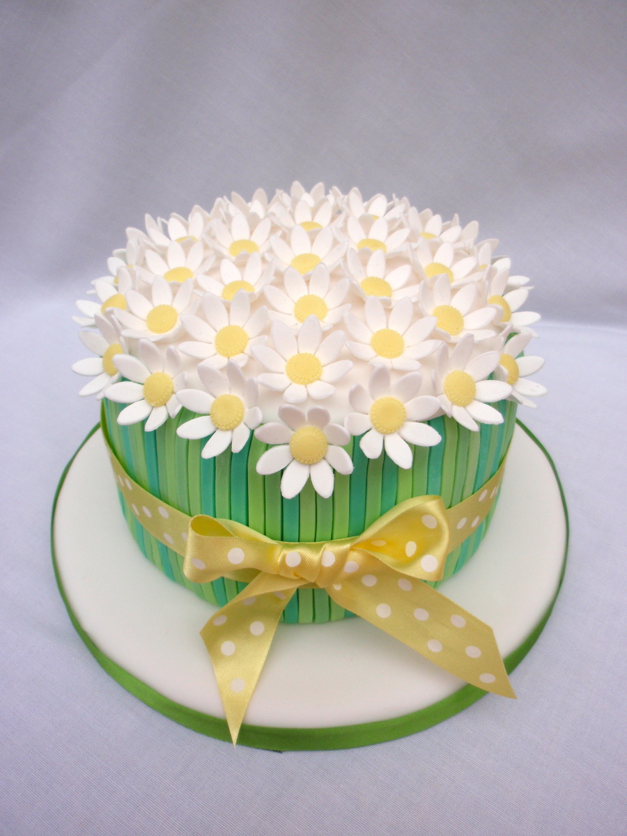 900_688528kez5_daisy-birthday-cake.jpg