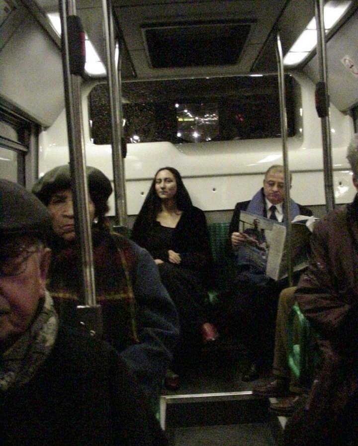Mona Lisa on bus.jpg