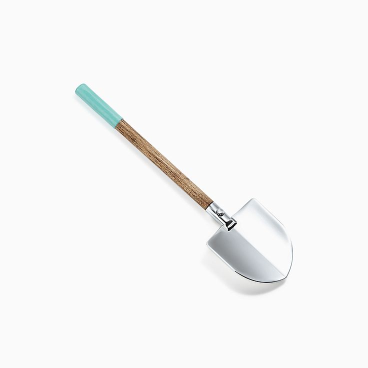 reader-tote-everyday-objectsamerican-walnut-sugar-shovel-62206489_984189_ED.jpg