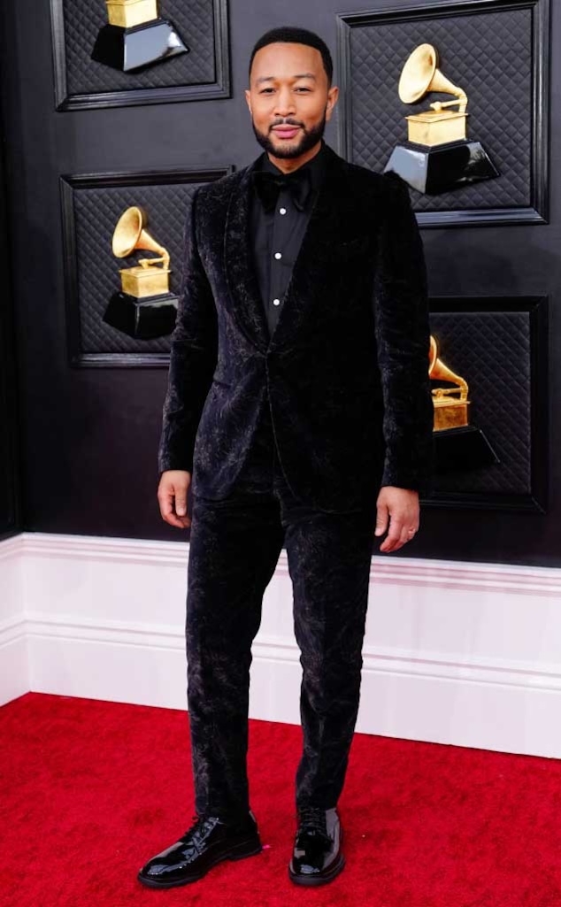 rs_634x1024-220403191537-634-john-legend-grammys.cm.4322.jpg