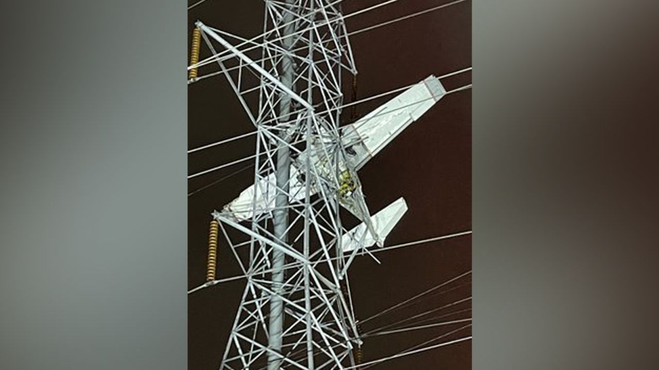 221128085139-01-powerlines-crash.jpg